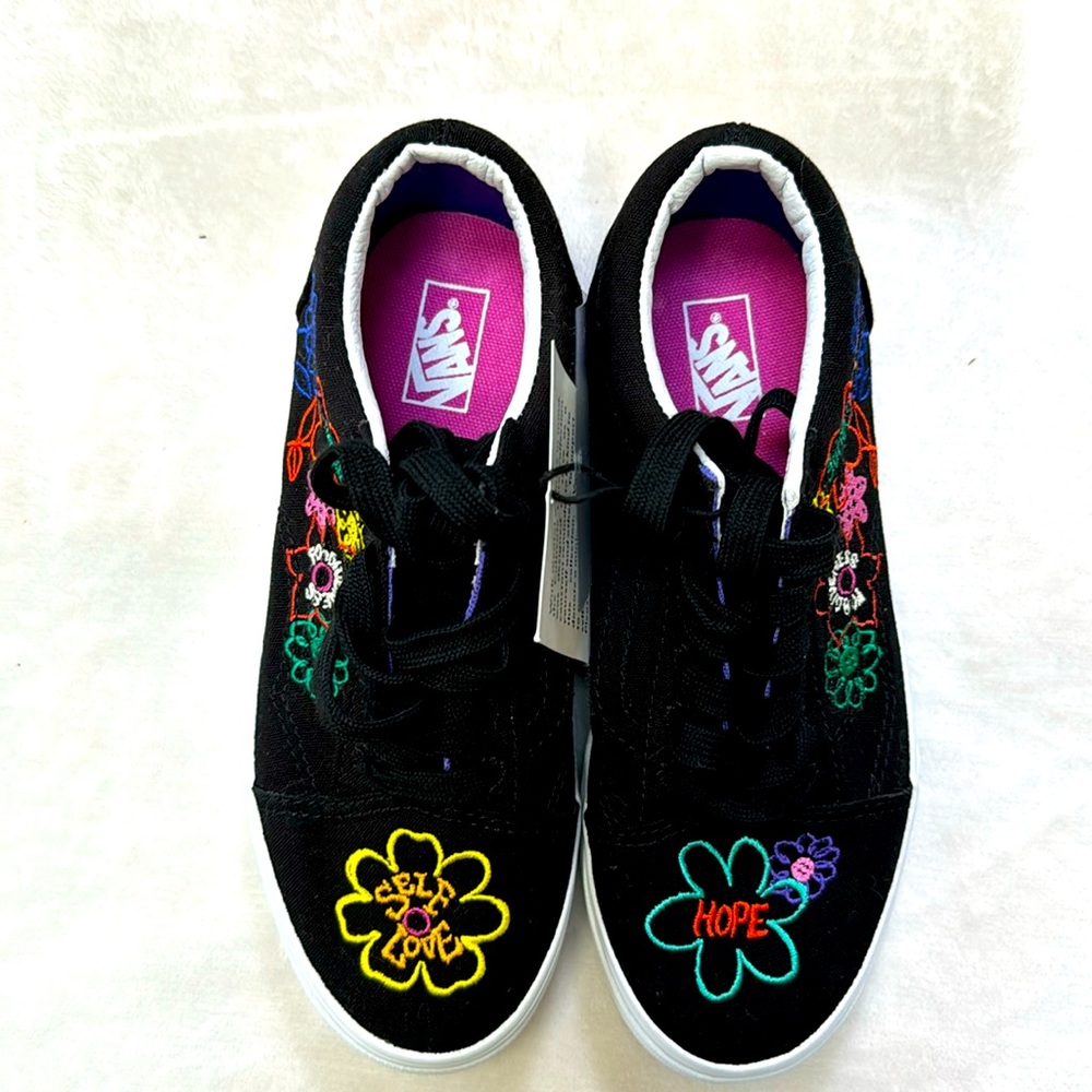 Girls Van Old Skool Cultivate Care Sneakers sz 3 Brand New, RARE